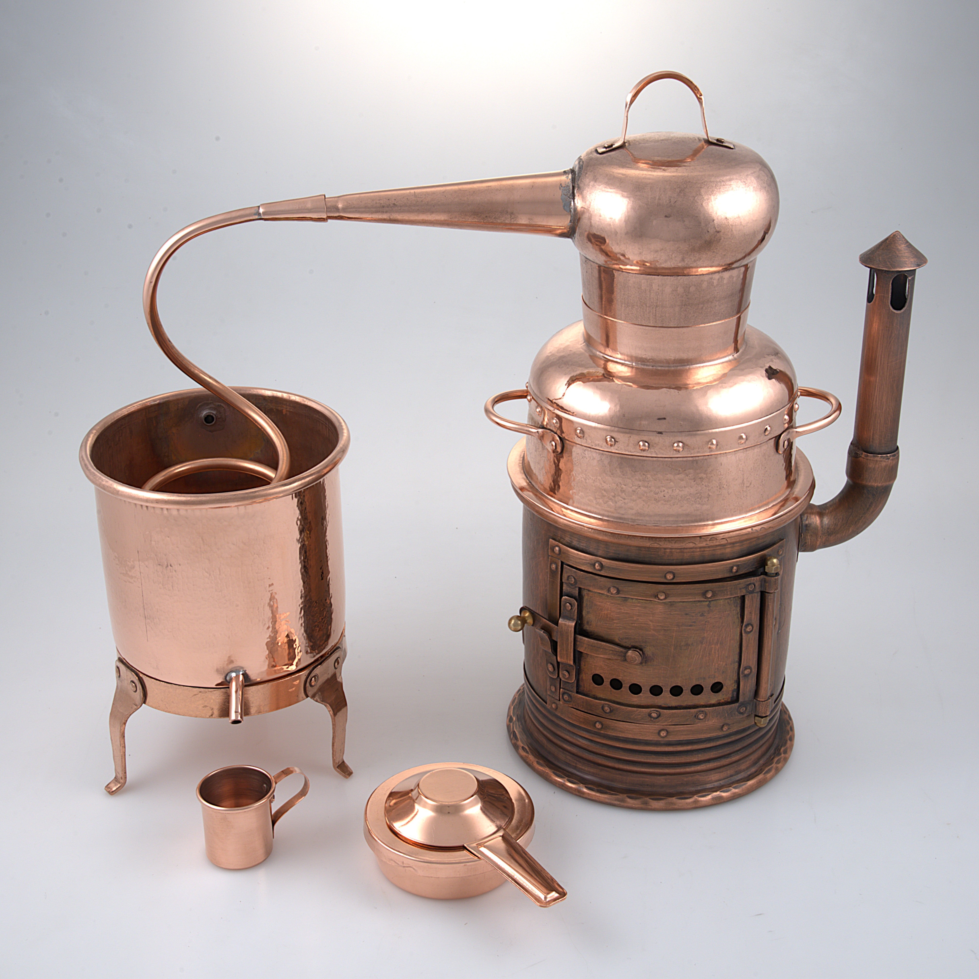 Alambicco ornamentale storico